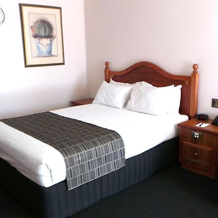 Best Western Ambassador Motor Inn & Apartments Вага Вага Екстериор снимка