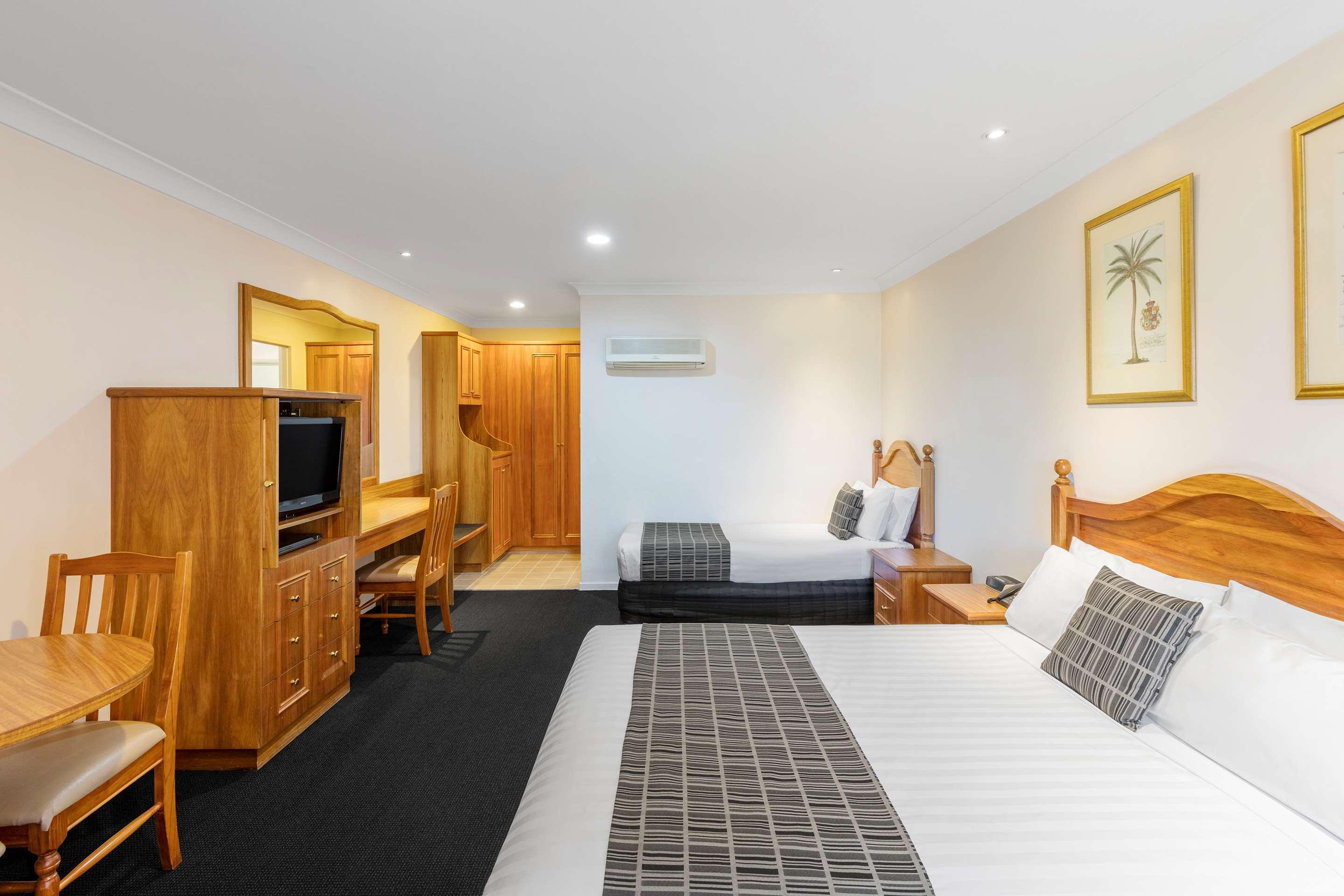 Best Western Ambassador Motor Inn & Apartments Вага Вага Екстериор снимка