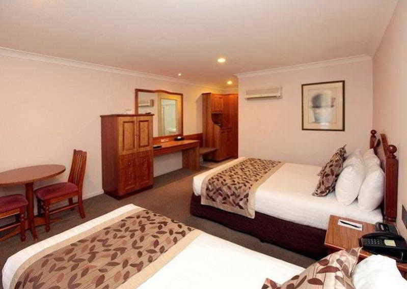 Best Western Ambassador Motor Inn & Apartments Вага Вага Екстериор снимка