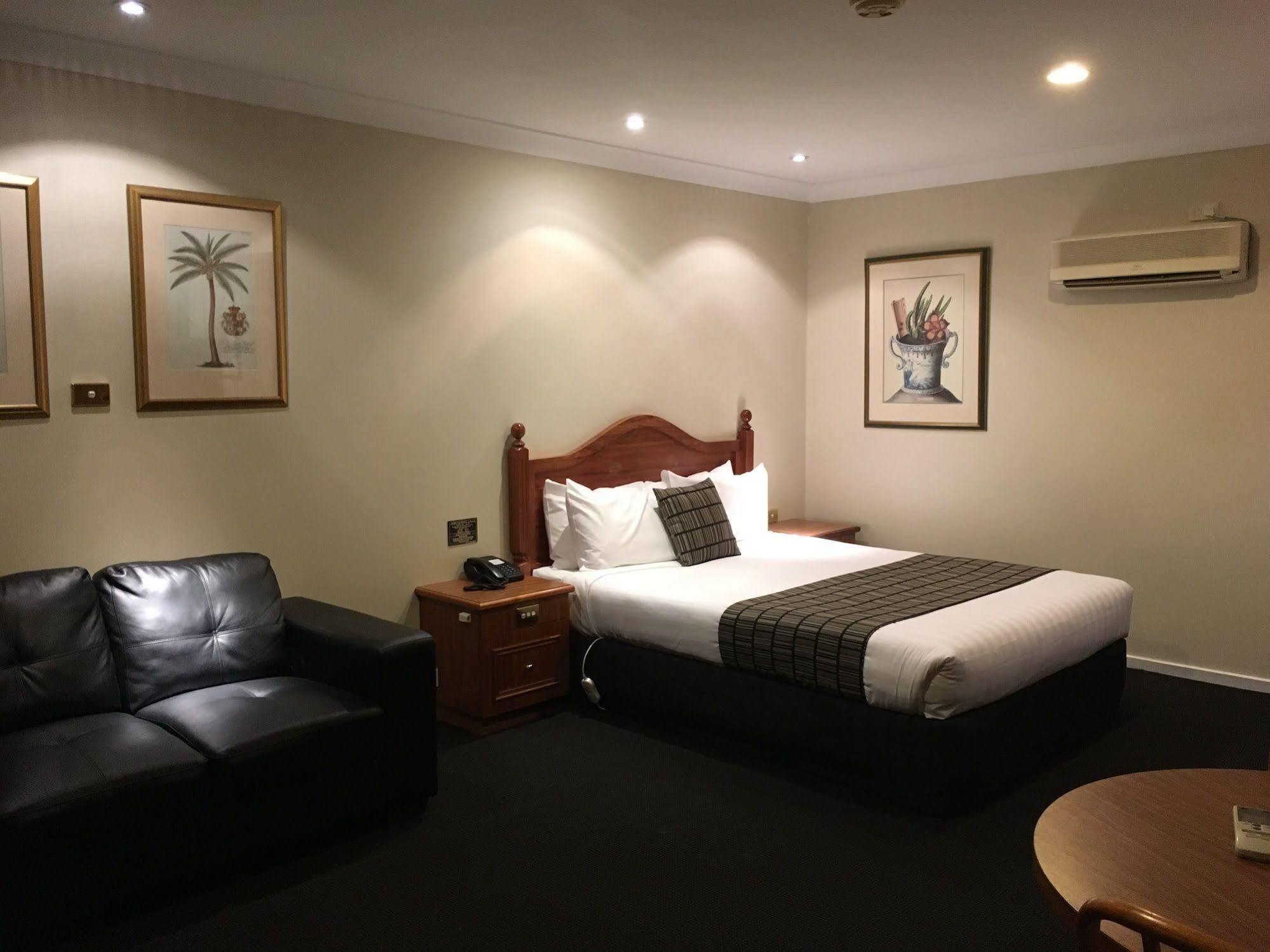 Best Western Ambassador Motor Inn & Apartments Вага Вага Екстериор снимка