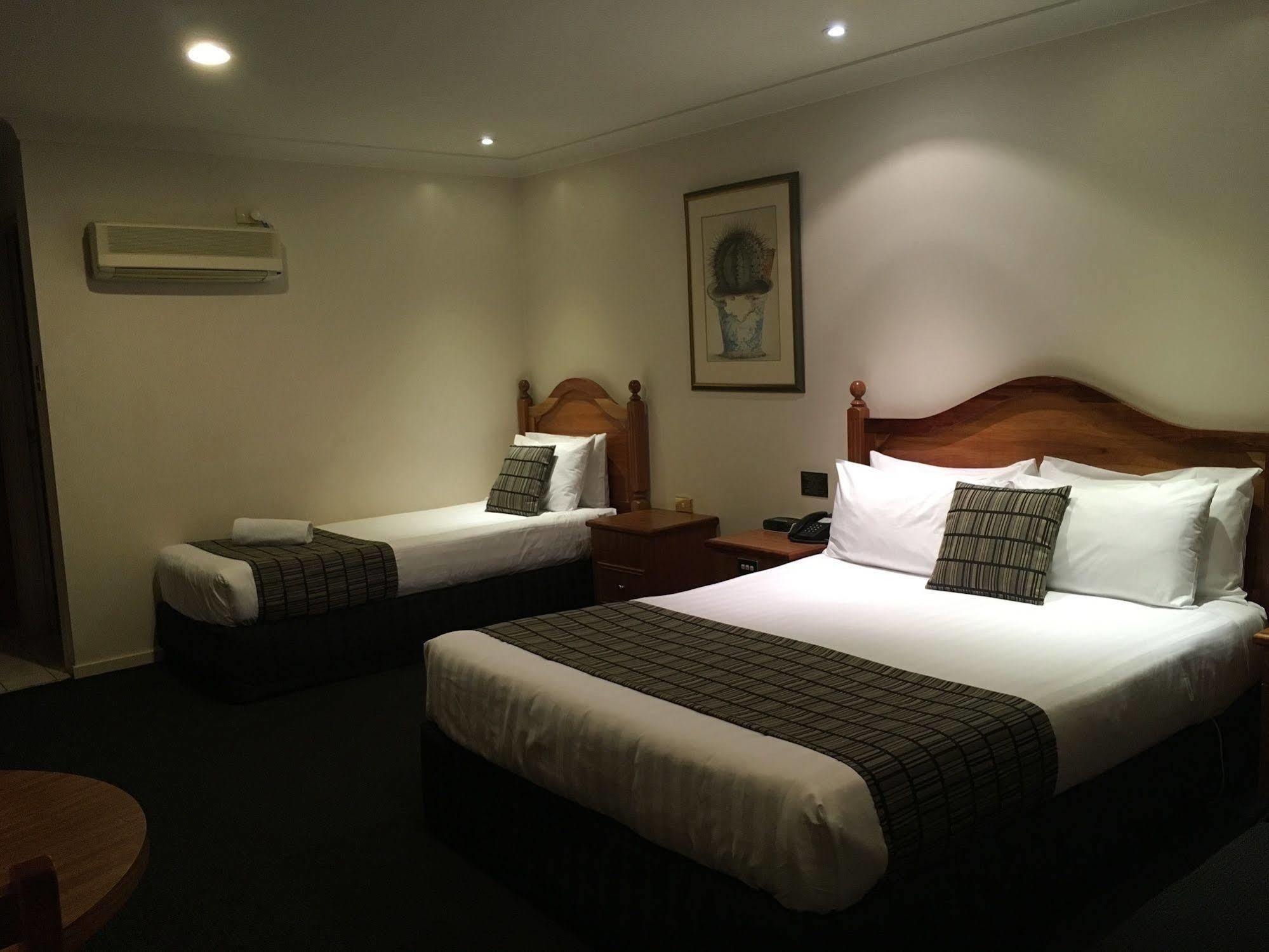 Best Western Ambassador Motor Inn & Apartments Вага Вага Екстериор снимка