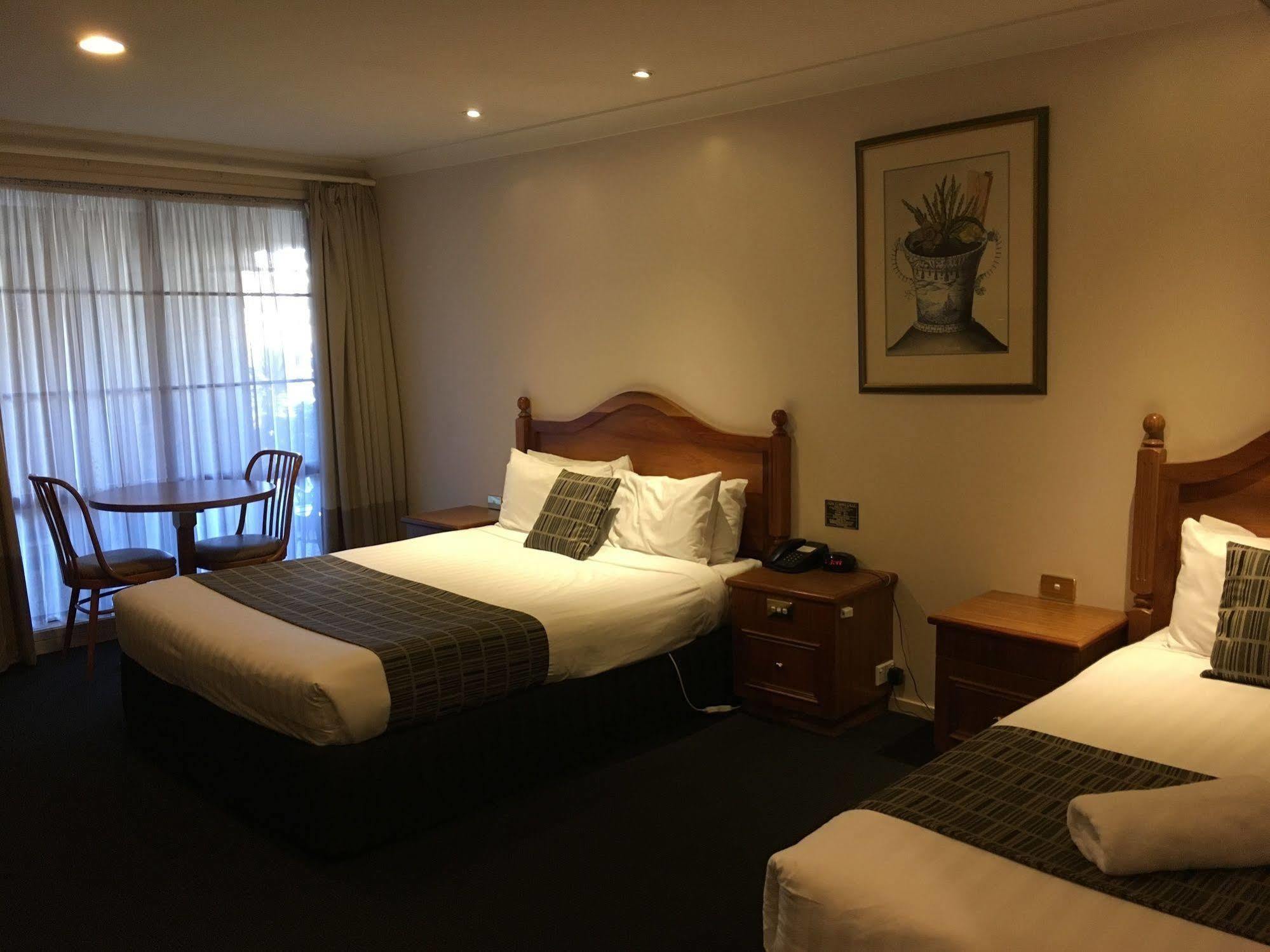 Best Western Ambassador Motor Inn & Apartments Вага Вага Екстериор снимка