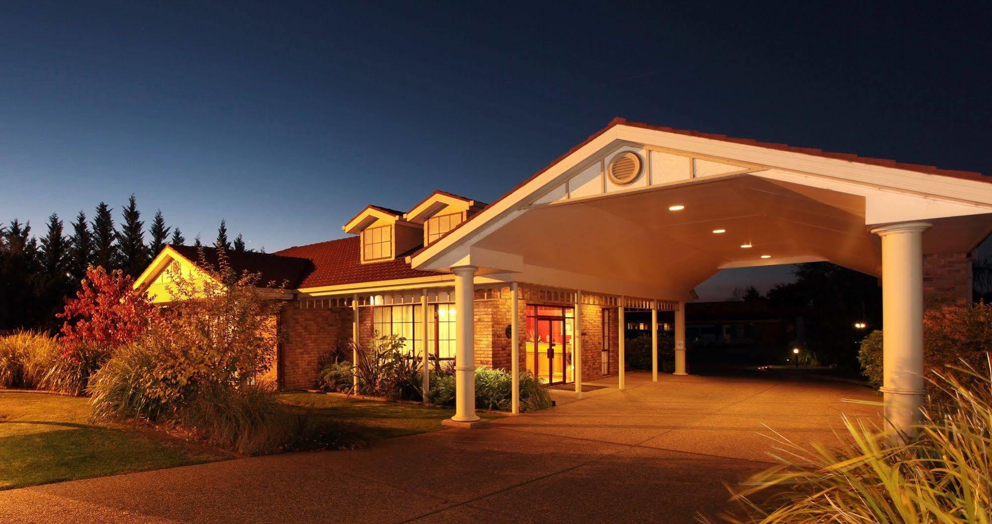 Best Western Ambassador Motor Inn & Apartments Вага Вага Екстериор снимка