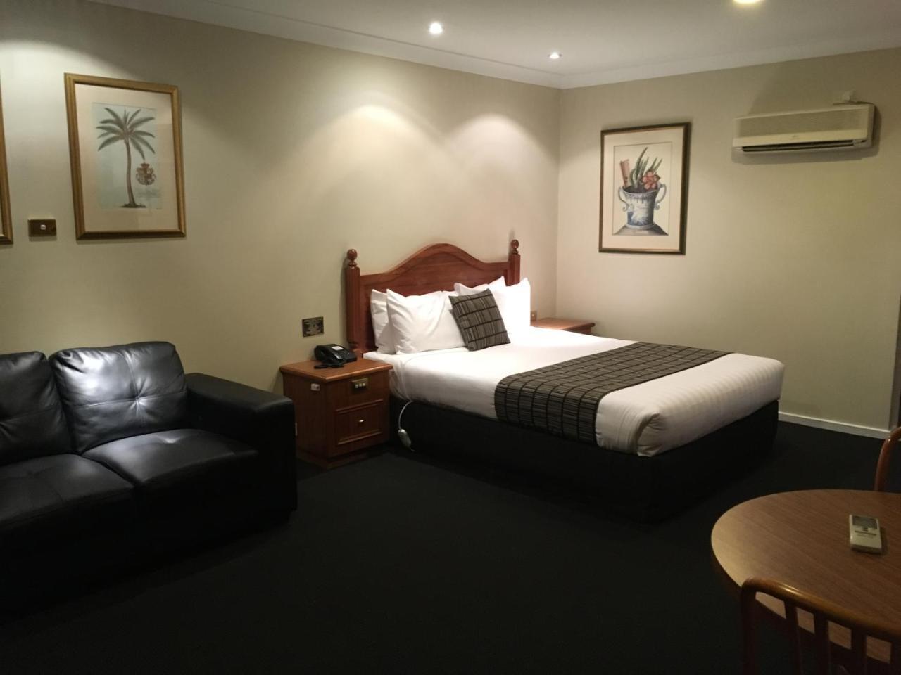 Best Western Ambassador Motor Inn & Apartments Вага Вага Екстериор снимка