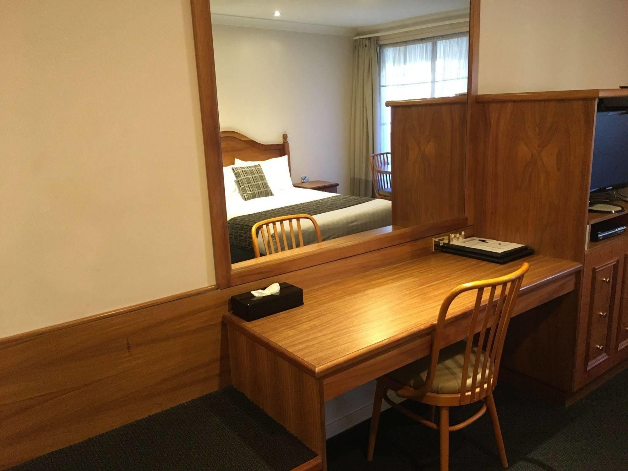 Best Western Ambassador Motor Inn & Apartments Вага Вага Екстериор снимка
